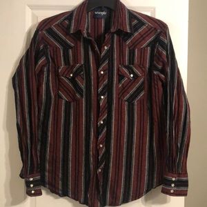 Wrangler Pearl snap shirt super cute has lots of life